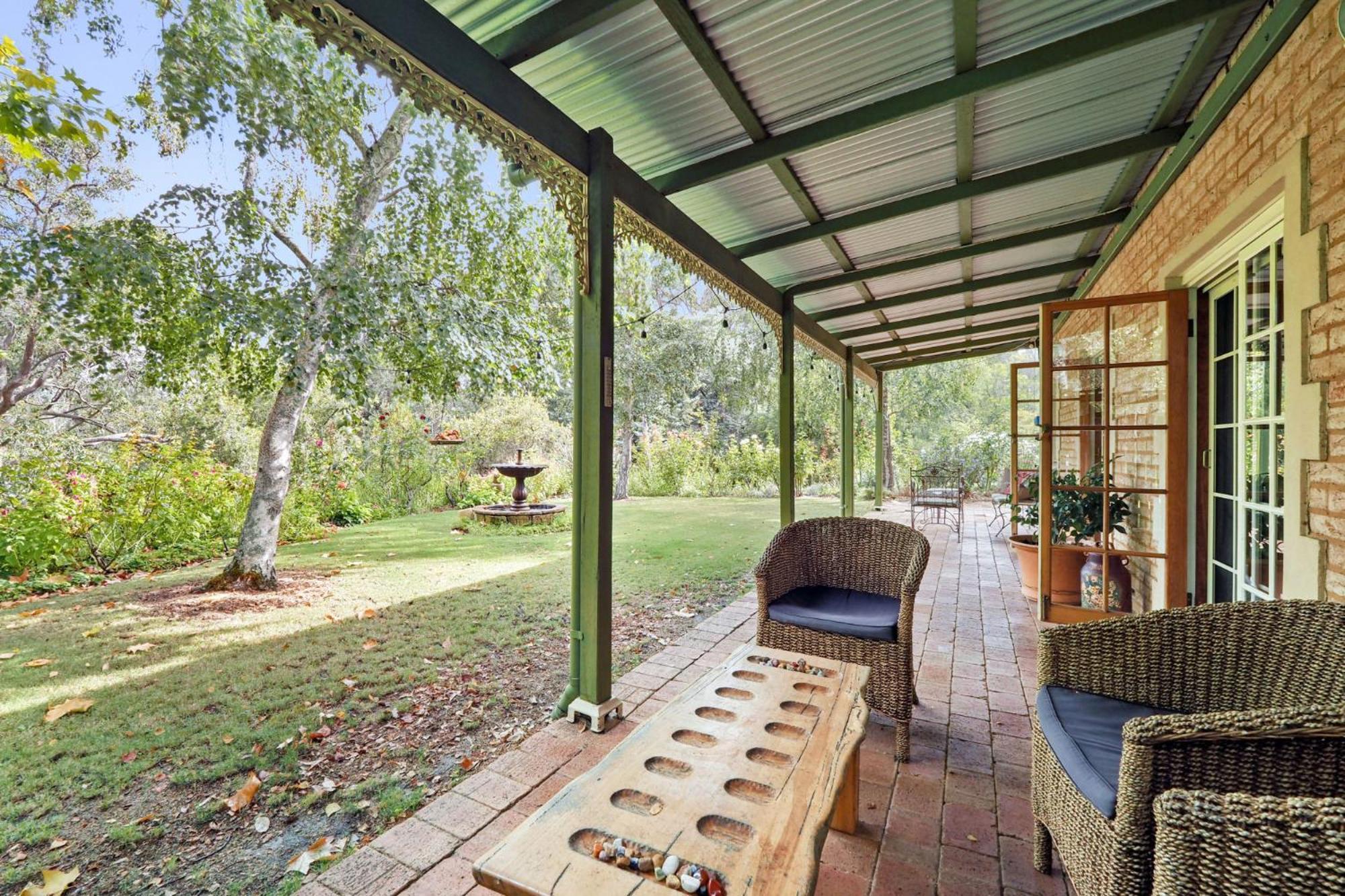 Bed & Breakfast Holberry House